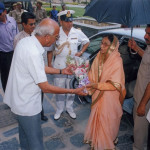 Greeting Smt. Pratibha Patil, the then Governor of Rajasthan, later Hon. President of India, 25th April 2005, at Manek Chowk